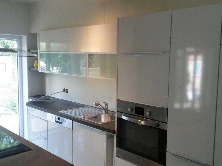 Einbauküche mit weißen Lackfronten Einbauküche mit weißen Lackfronten