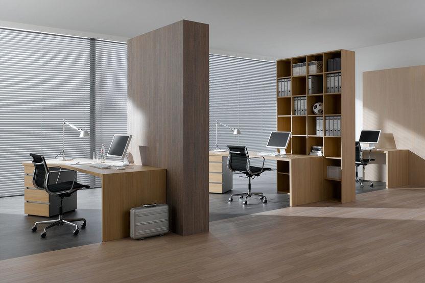 Impression eines Arbeitszimmers im Stil Großraumbüro